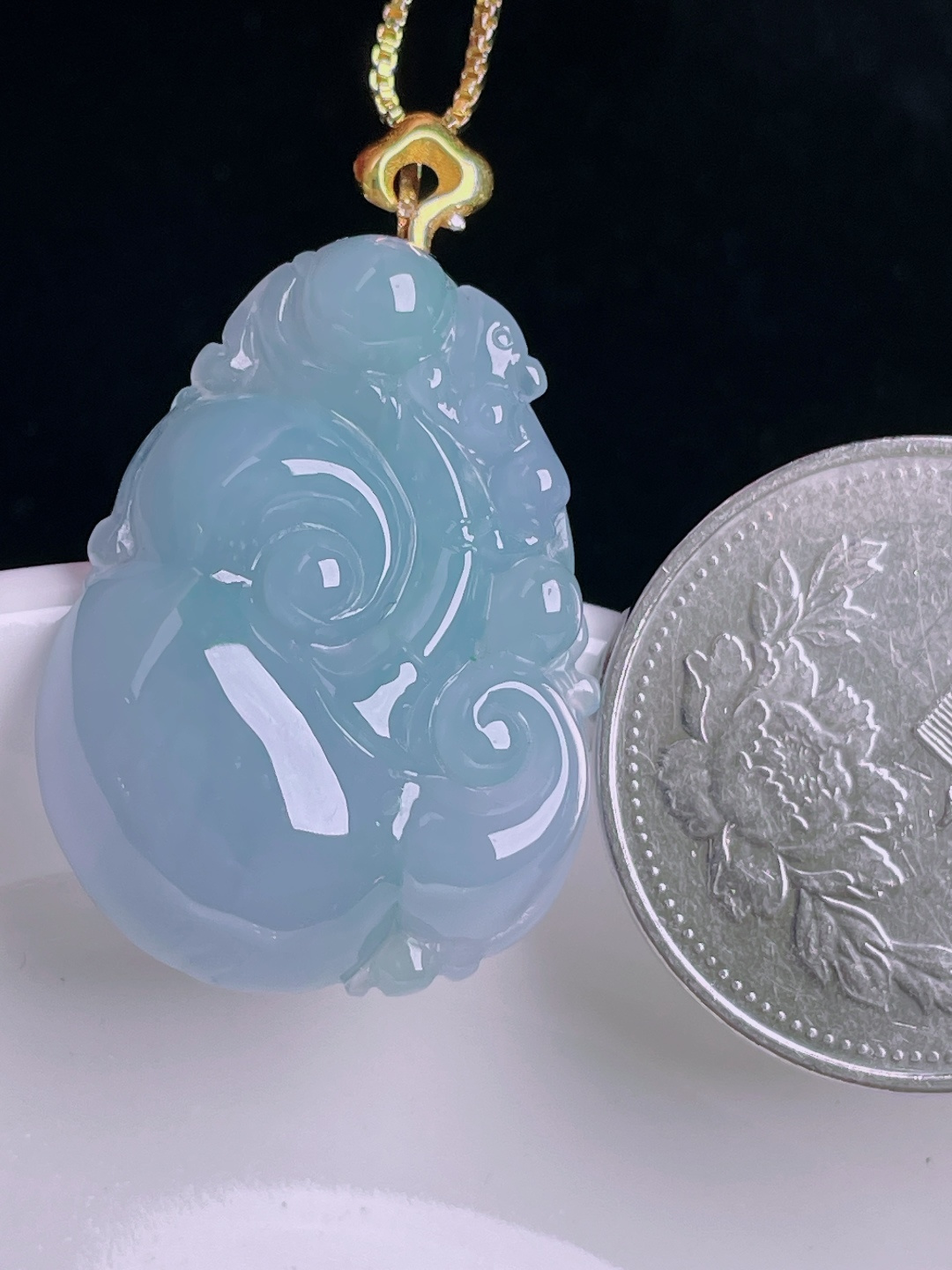 如意，18k镶嵌，老种起光，细底通透，尺寸：33.6裸石28.4/21/6.6mm0902
