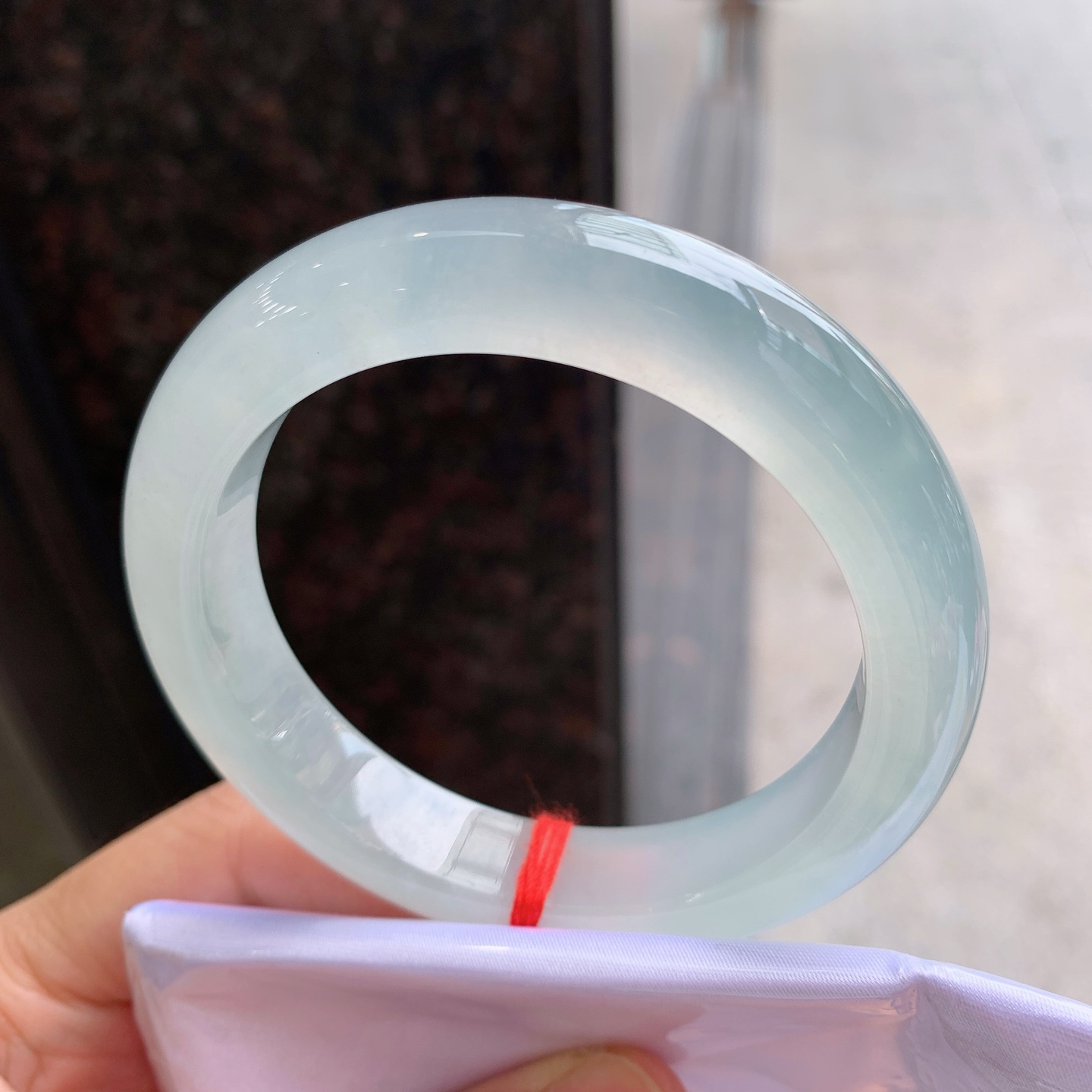 正圈冰晴，无裂，起荧光
