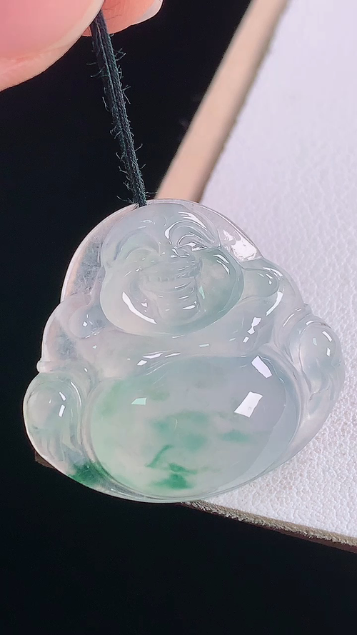 冰飘花佛公，无裂，尺寸:26.2-28.3-6.2mm