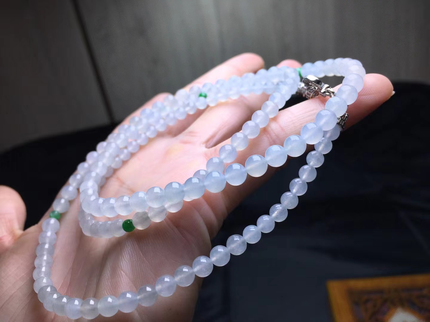 冰种珠链，卡4.4～5.4mm，138颗，种好，玉质细腻，均匀，冰透水润，通透，颗颗精选