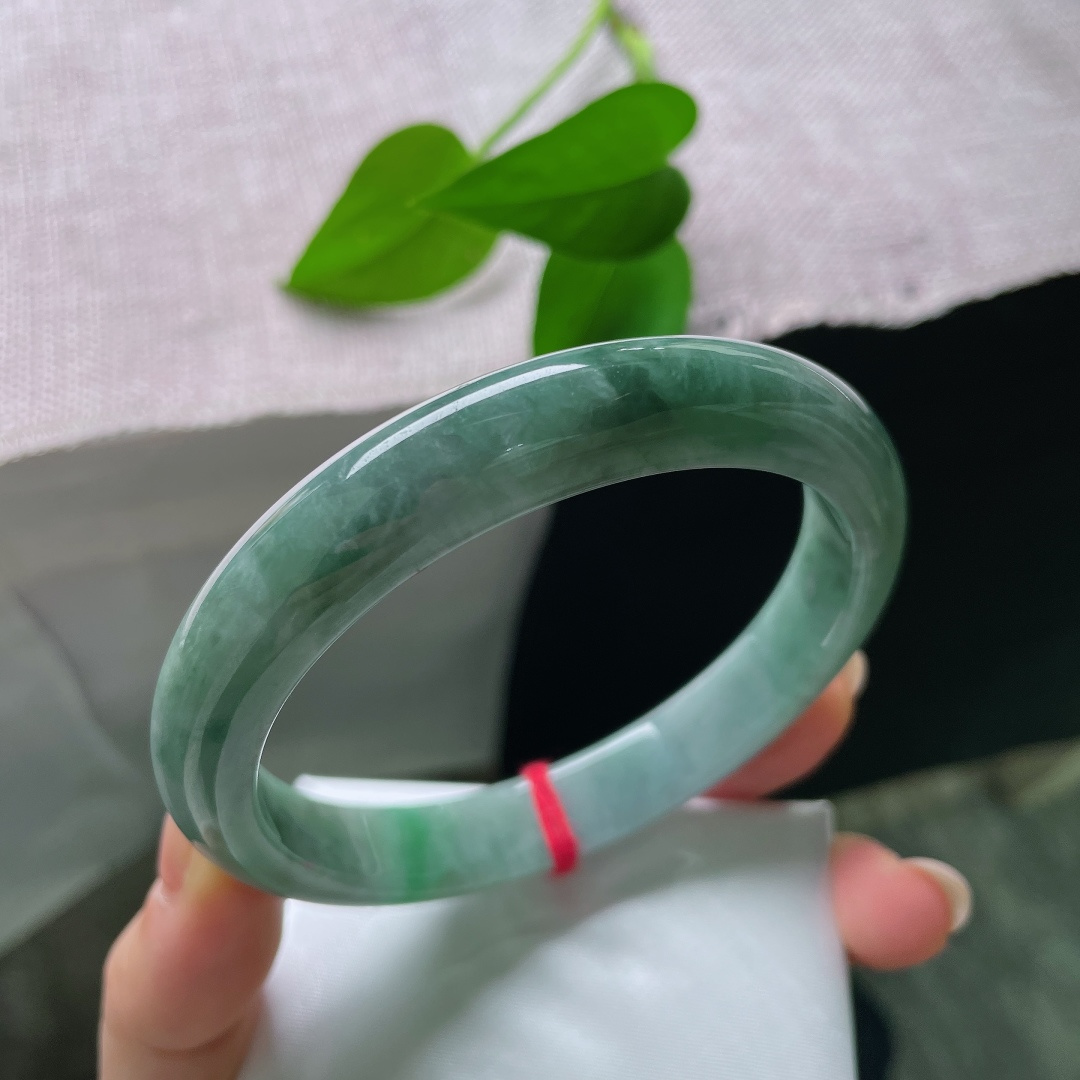 油青正圈，大圈口，水头好，一抹翠色更添新意，自带芳华，晶体，ss58021a