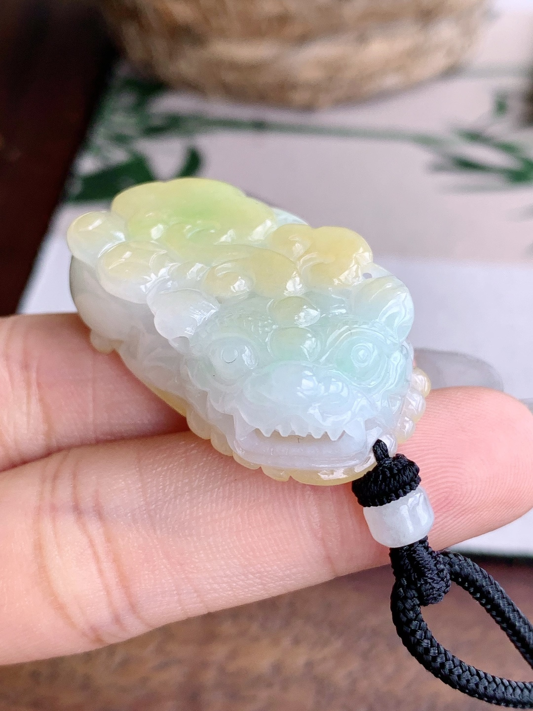 糯冰飘黄翡貔貅吊坠，缅料，性比高，超厚，尺寸39.4-23.5-13，重量29.6克