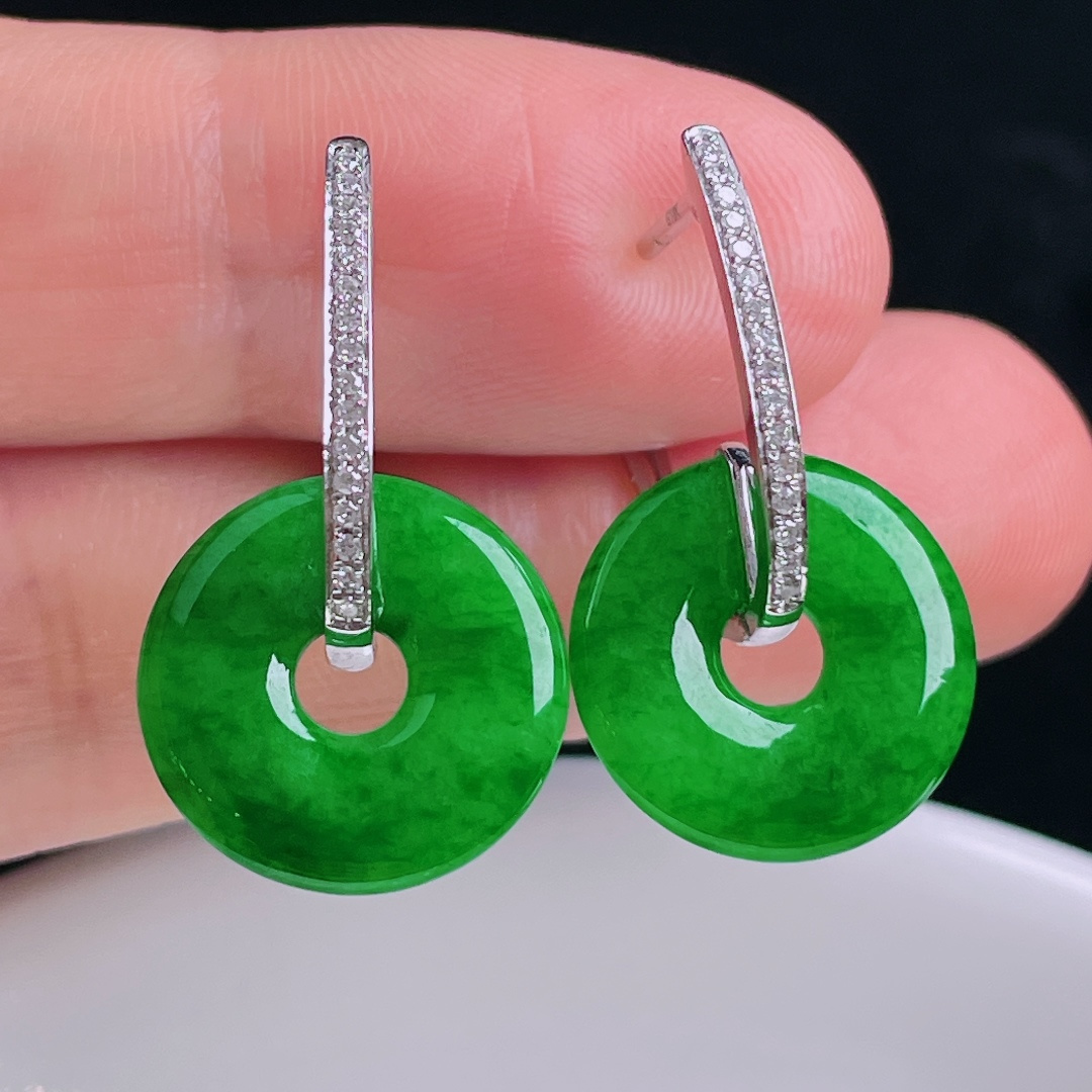 辣绿耳坠，18k镶嵌，老种起光，细底通透，尺寸：裸石15/2.9mm0902