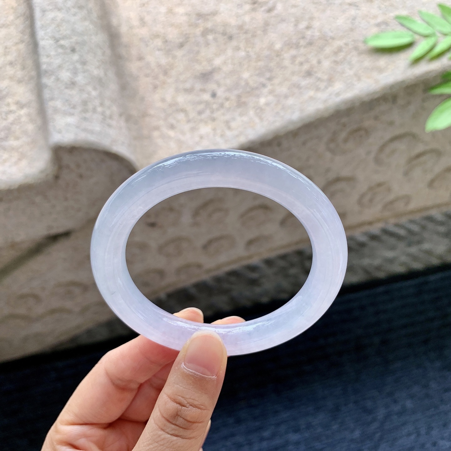 圆条54 55,圈口55.3/9.8/9.4,编码B2090367,冰糯粉紫，水润，种老，细腻，无裂