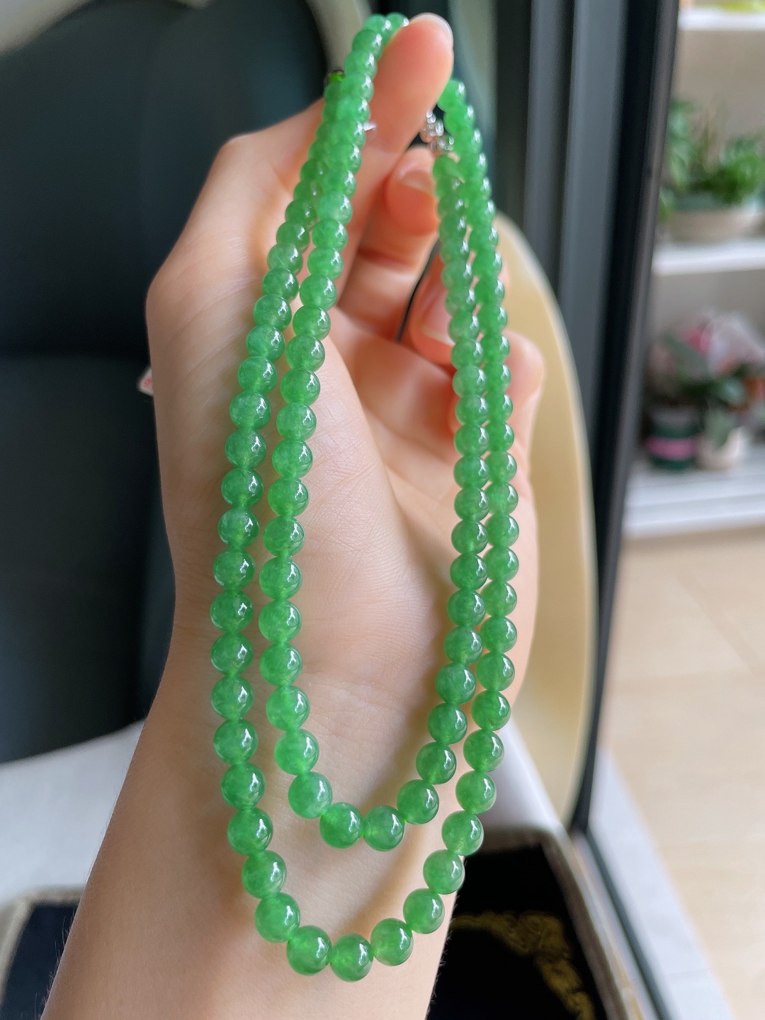 ️，缅甸天然翡翠A货，冰满绿珠链，尺寸：5.5mm108颗。【编4562】