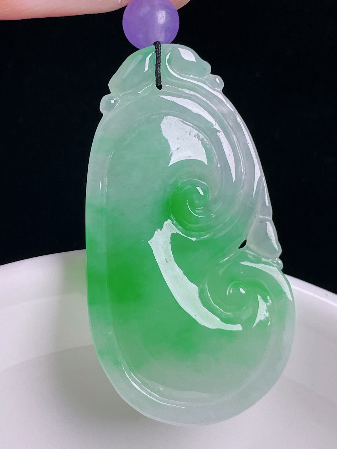️辣绿如意，老种起光，细底通透，尺寸：43.4/23.7/5.5mm0902