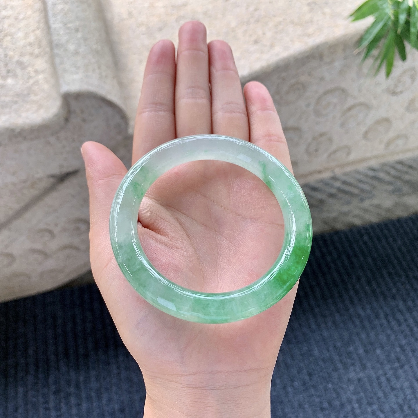 圆条54 55，冰糯飘辣绿，清透，水润，种老，细腻，有纹线