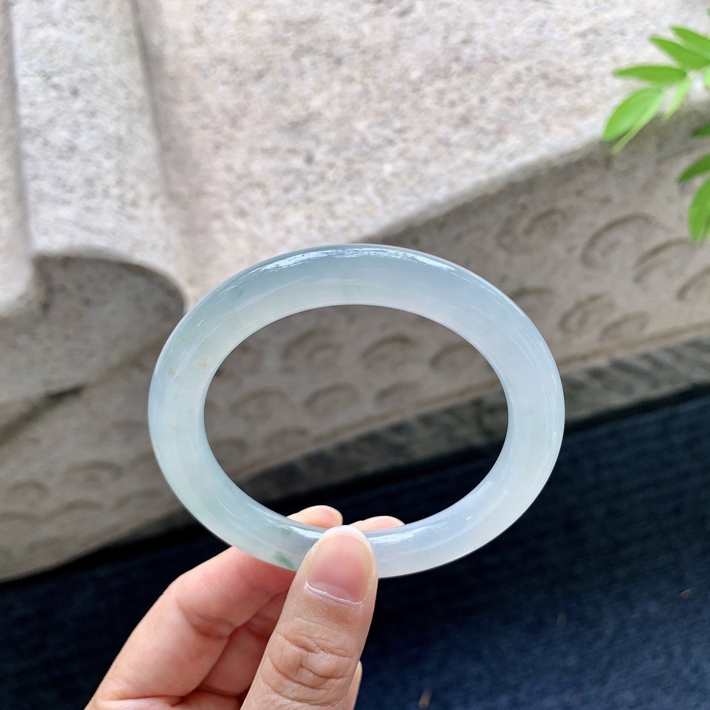 圆条54 55，圈口55.4/9/9.4，编码DZ090301，冰糯飘花，水润，种老，细腻，无裂