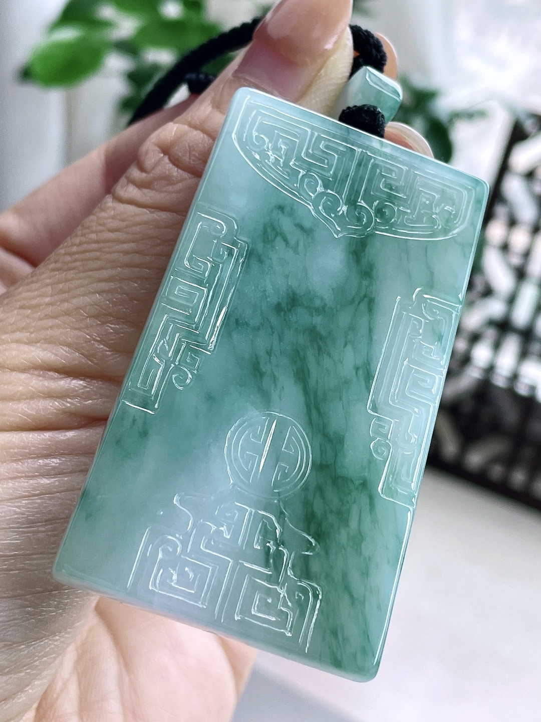 冰飘花仿古牌大无事牌吊坠，缅料，无裂，性比高，尺寸60.8-34.5-5.7，重量40.3克