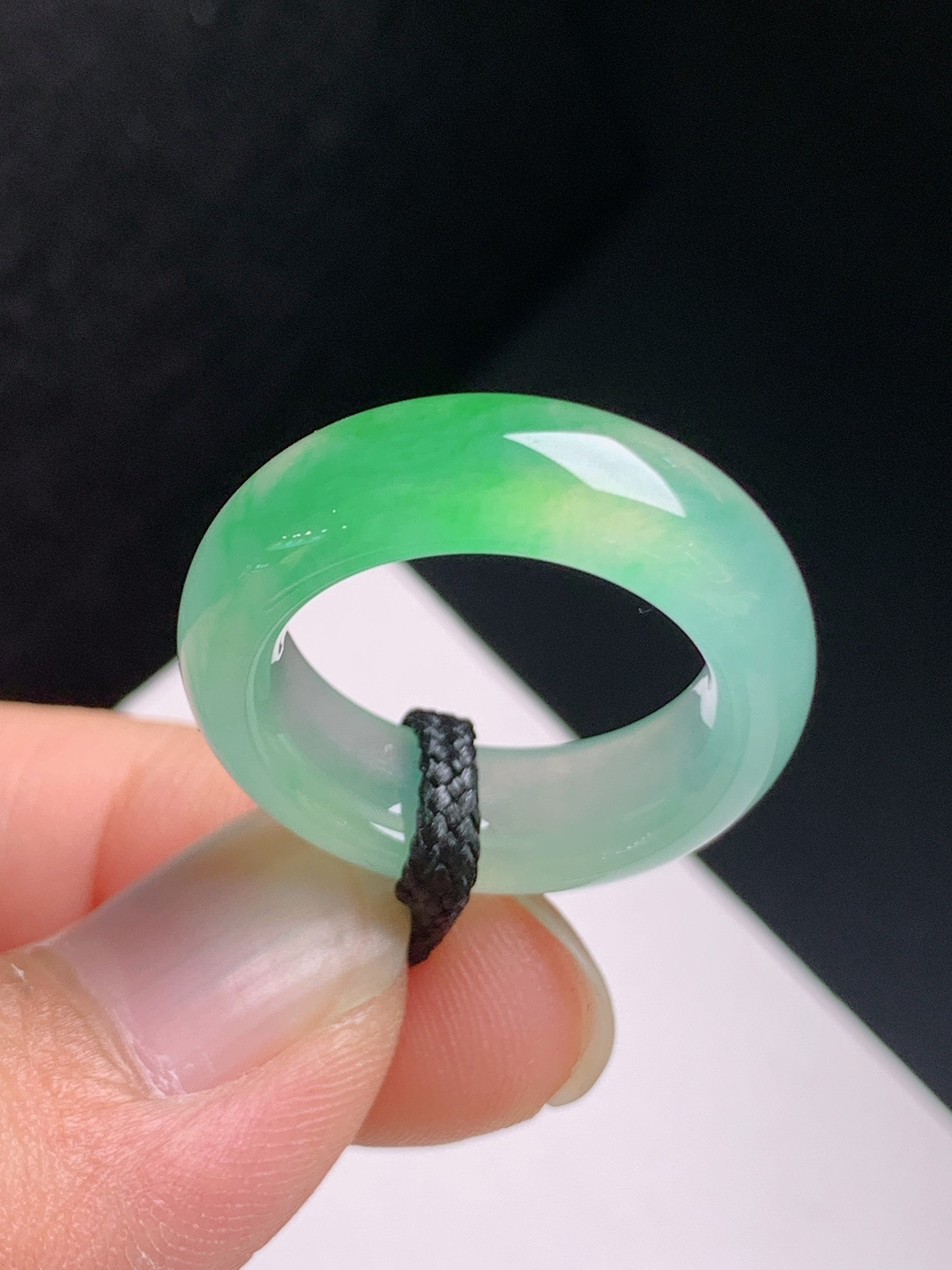 冰甜绿指环，胶感满满，清新明媚，简约耐看