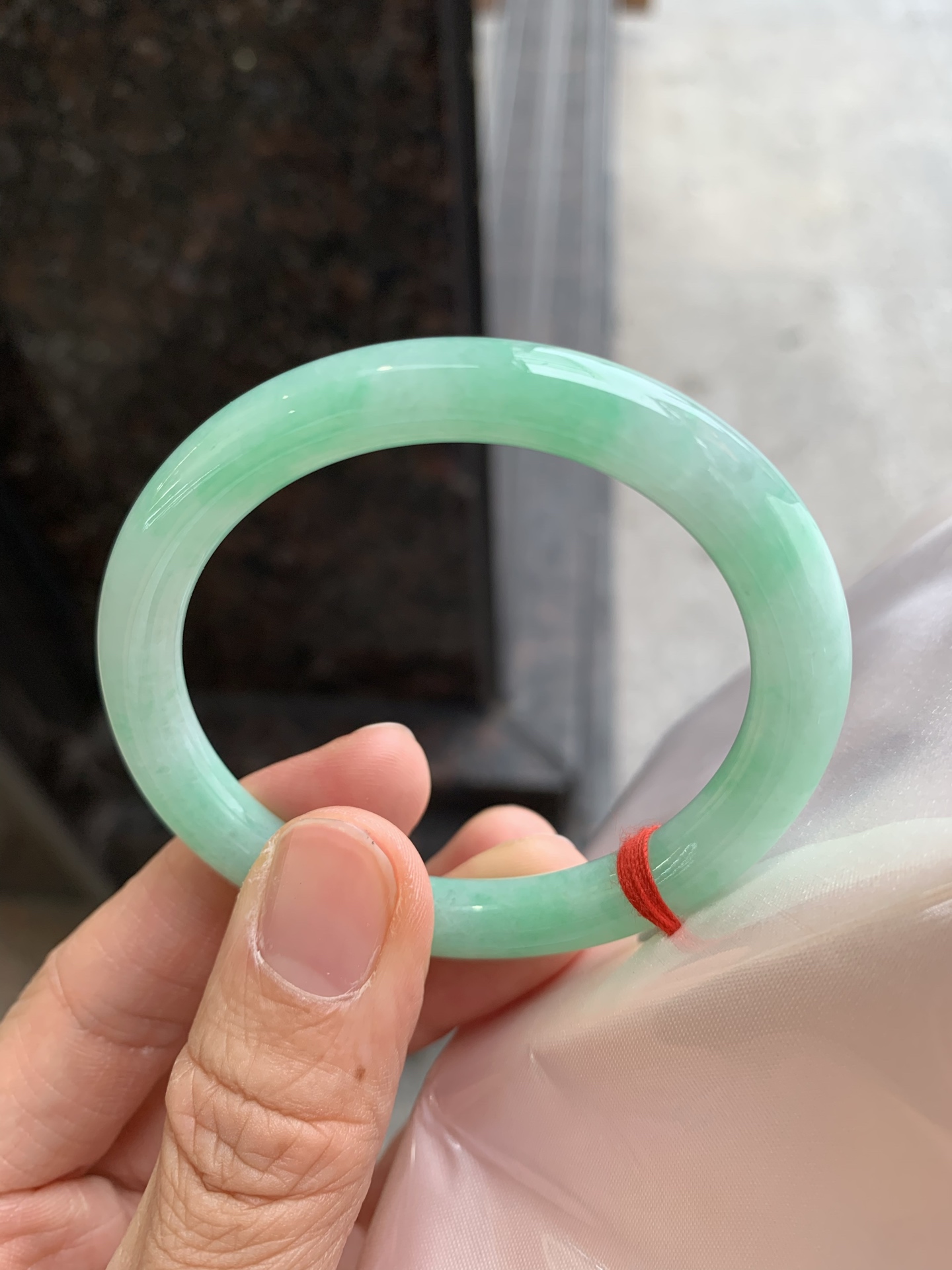 贵妃圆条飘绿 无裂 尺寸：54/47/8/7.8 色好