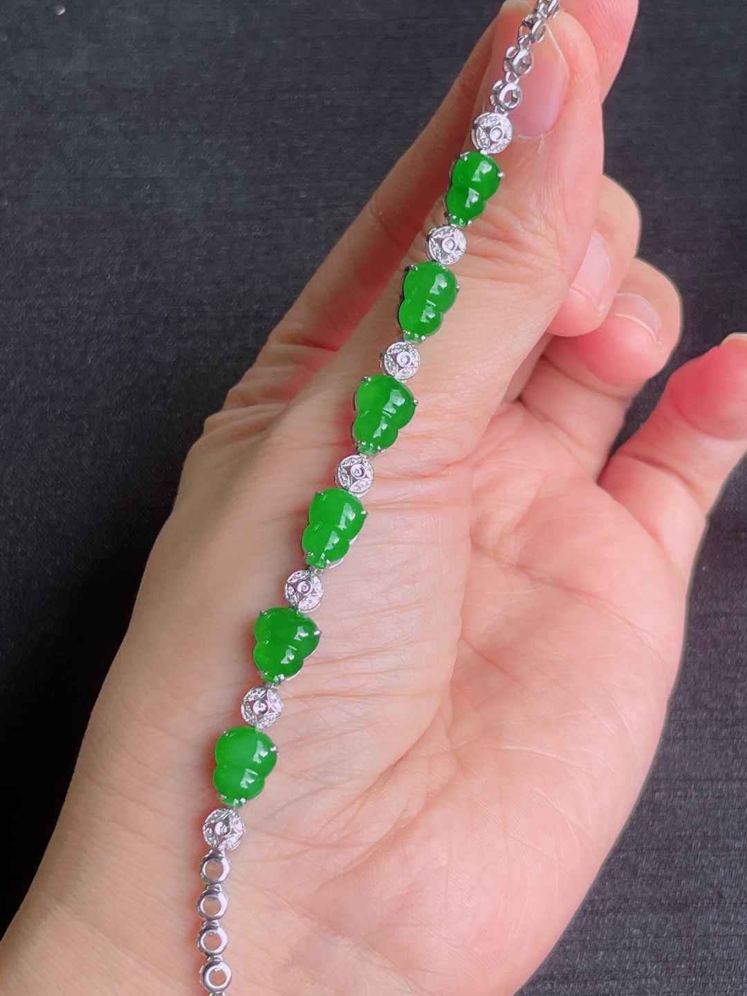 高冰绿葫芦手链，晶莹剔透，新颖时尚，10.5-7.5-4