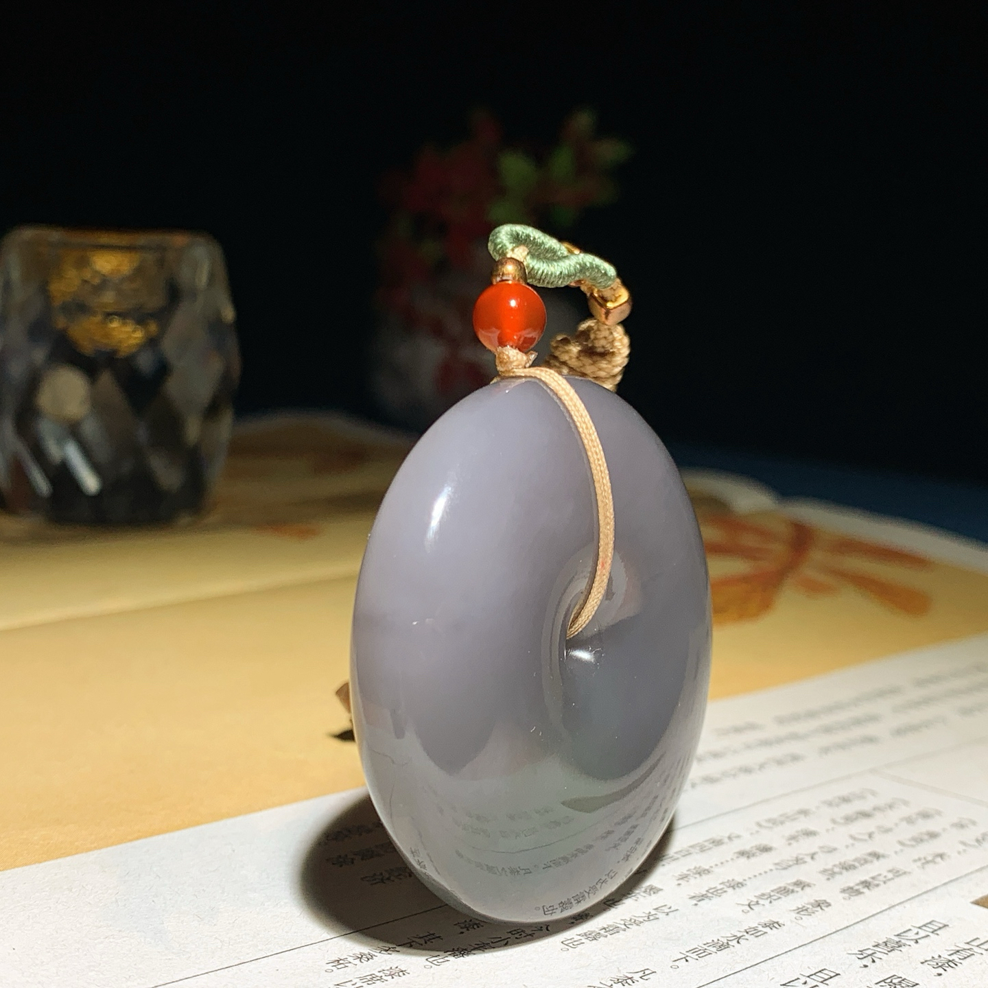 和田玉青海翠翠紫平安扣挂件。尺寸44/13重47.5克 玉质细腻油润 底色纯净 脂粉好，品质好。lt