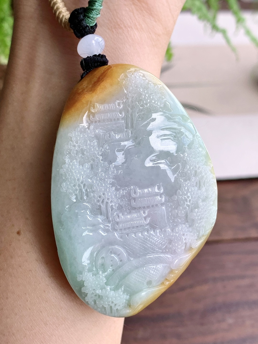 糯冰黄加绿大山水牌吊坠，缅料，性比高，超厚，色彩鲜艳，尺寸61.5-42-16，重量81克