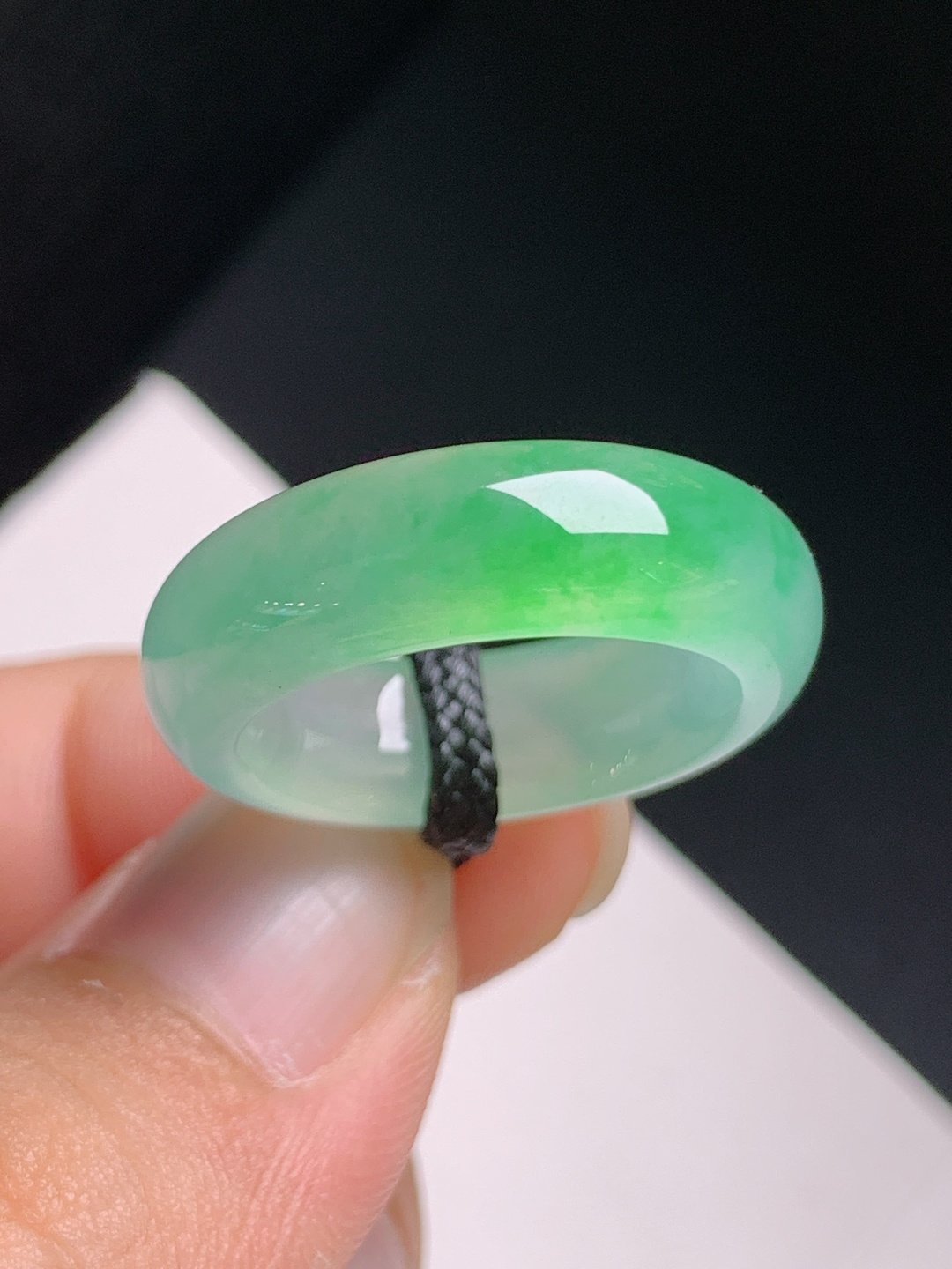 冰甜绿指环，胶感满满，清新明媚，简约耐看