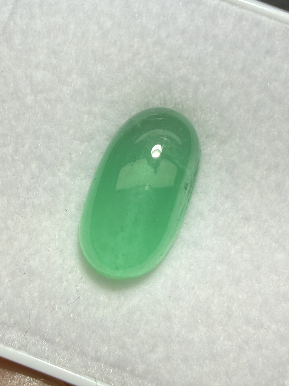 5.59ct天然哥伦比亚祖母绿裸石，尺寸14.2*8*5.7毫米，颜色美艳 ，晶体通透，火彩足