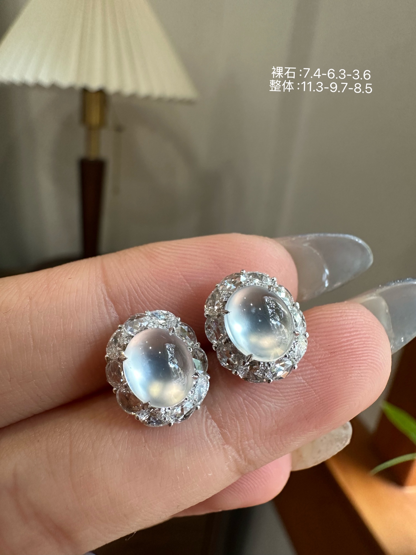 玻璃种蛋面耳钉
