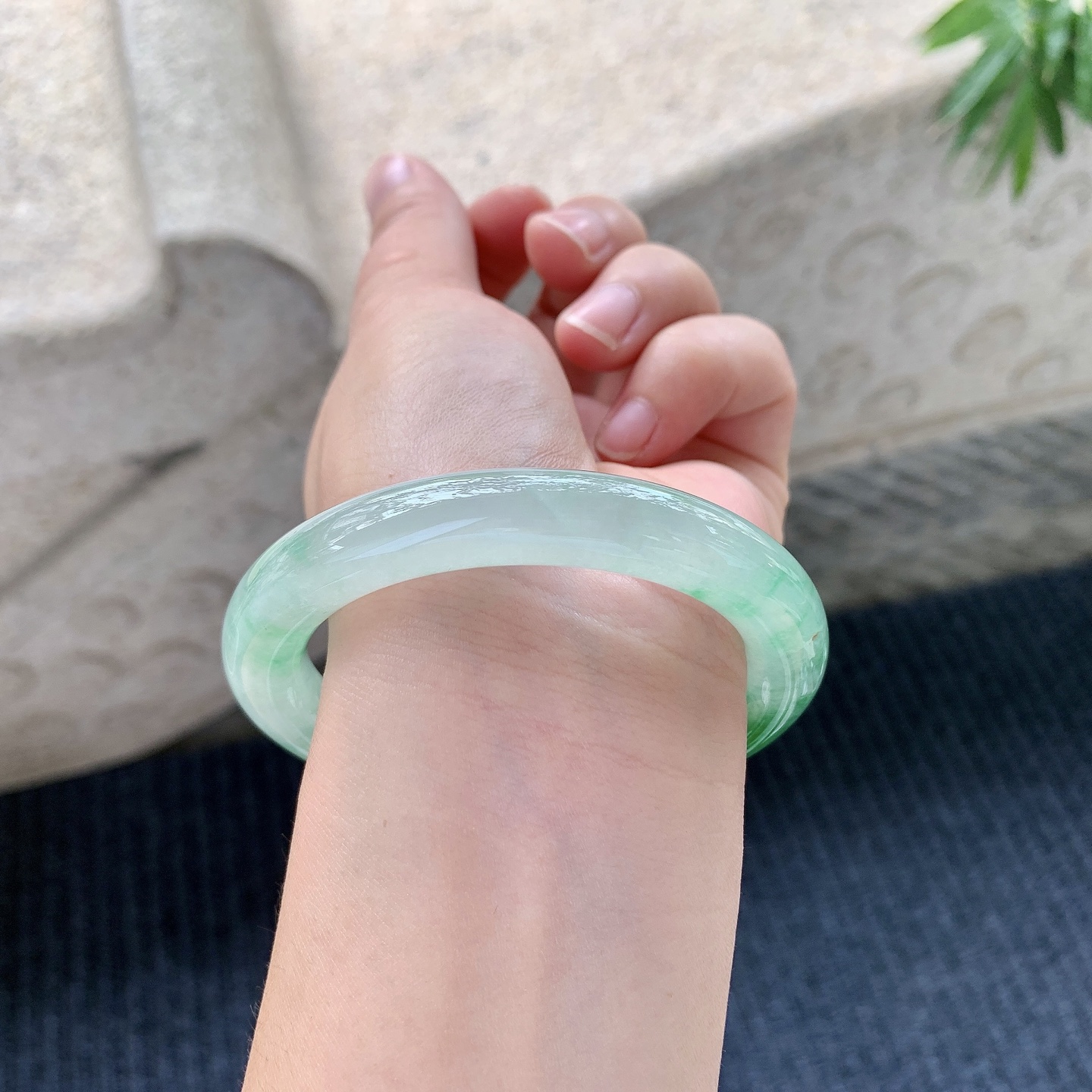 圆条54 55，冰糯飘辣绿，清透，水润，种老，细腻，有纹线