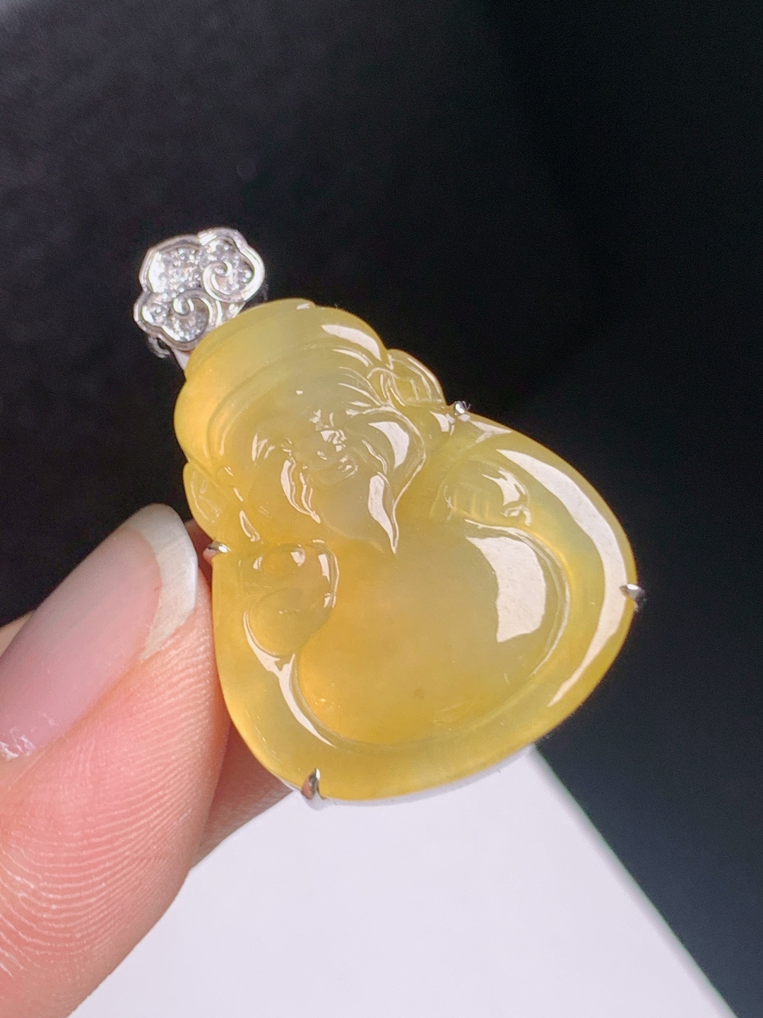 黄翡财神爷吊坠，色泽明艳，雕工喜庆，招财纳运，裸石26.9-21.5-233