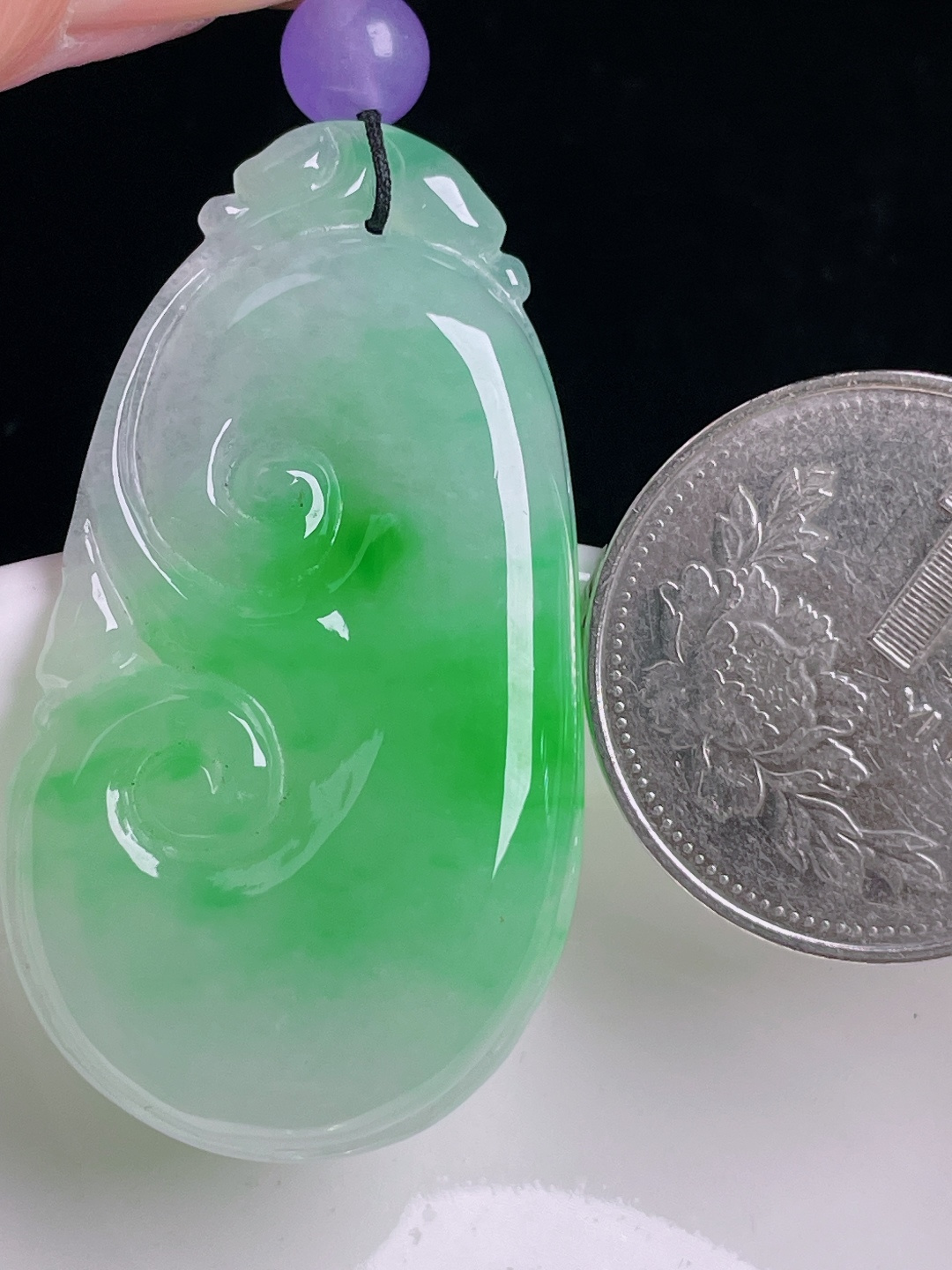 ️辣绿如意，老种起光，细底通透，尺寸：43.4/23.7/5.5mm0902