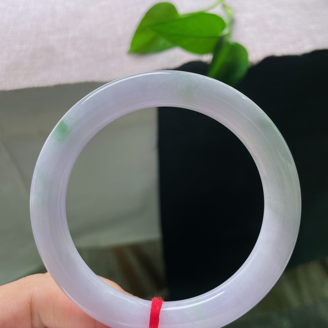 圆条，一点皮纹，细腻温润，淡紫基调，紫绿相融温柔雅致，自带春日朦胧浪漫感，温婉又富有诗意。ss578