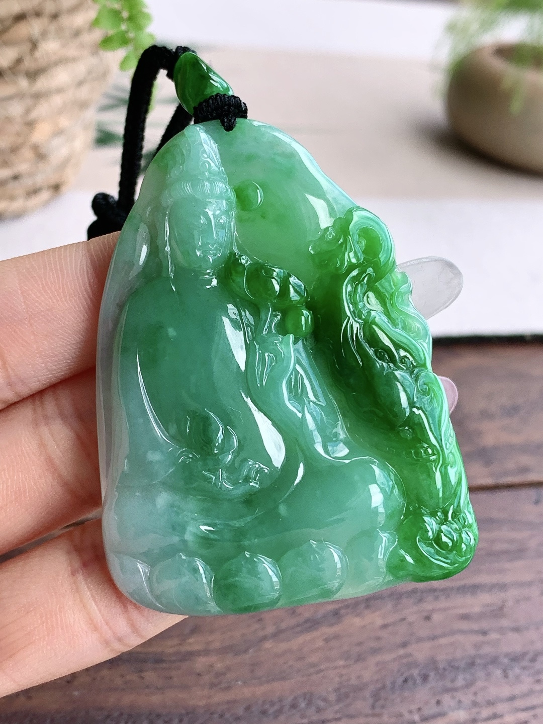 糯冰飘阳绿普贤菩萨牌吊坠，缅料性比高厚装，尺寸61-45.6-7.2，重量42.7克