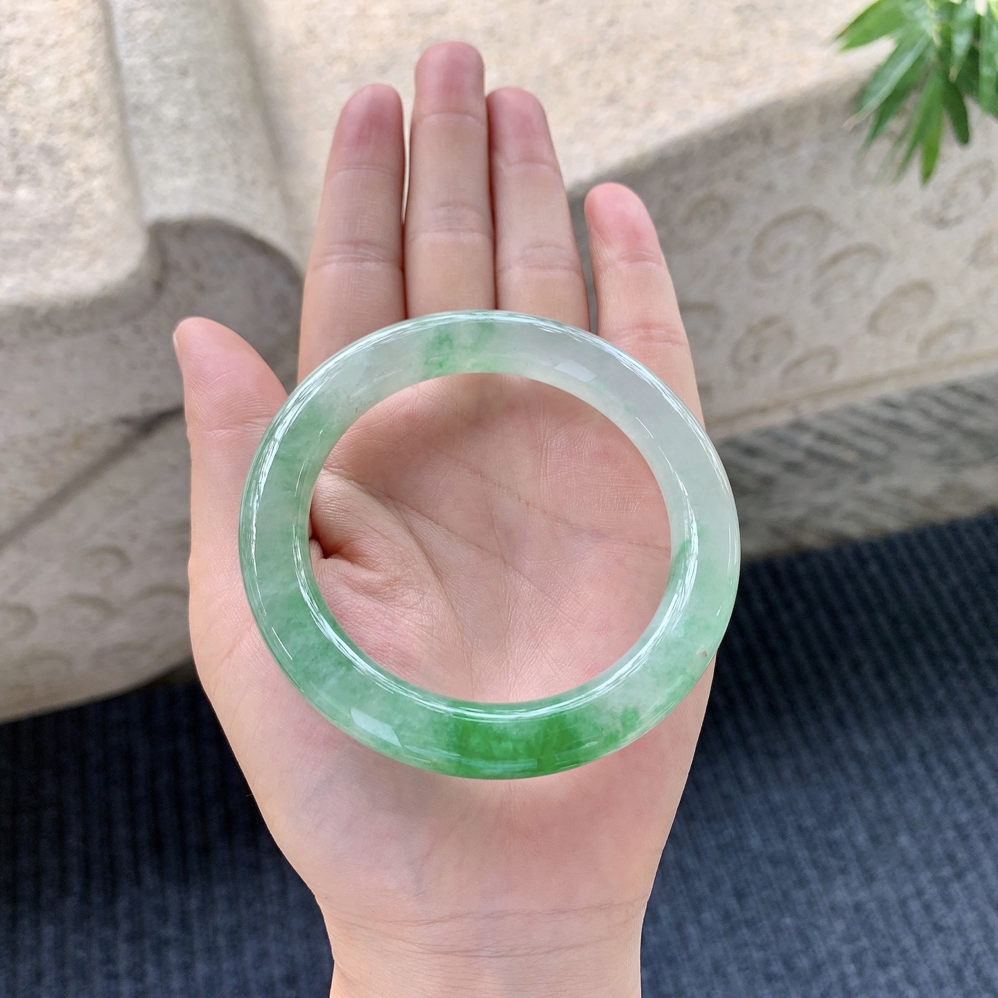 圆条54 55，冰糯飘辣绿，清透，水润，种老，细腻，有纹线