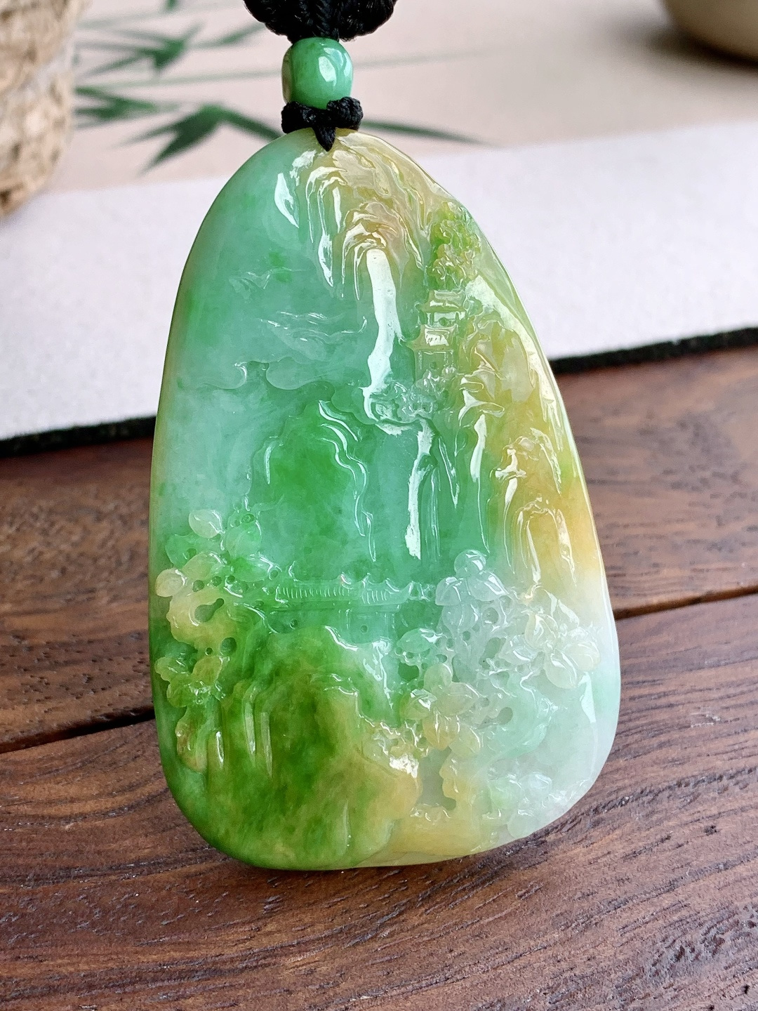 糯冰黄加绿大山水牌吊坠,缅料,性比高,双面雕,超厚,尺寸70.7-45.7-10,重量61克