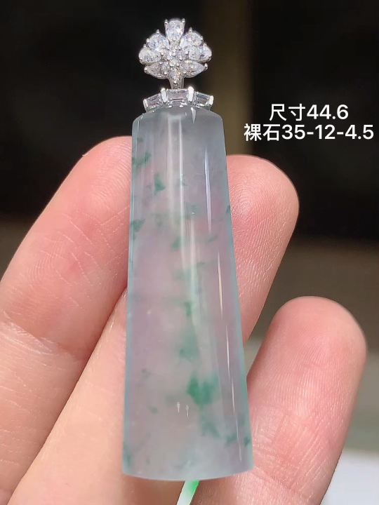 18K 冰飘花无事牌吊坠，无裂，尺寸35-12-4.5