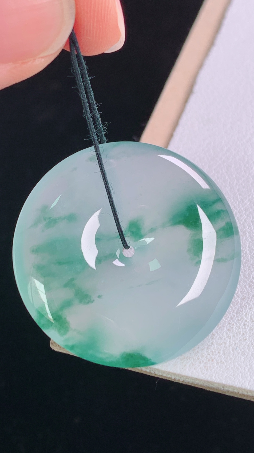 冰飘花平安扣，花色灵动，水润清透，无裂，尺寸:32.6-6.3mm