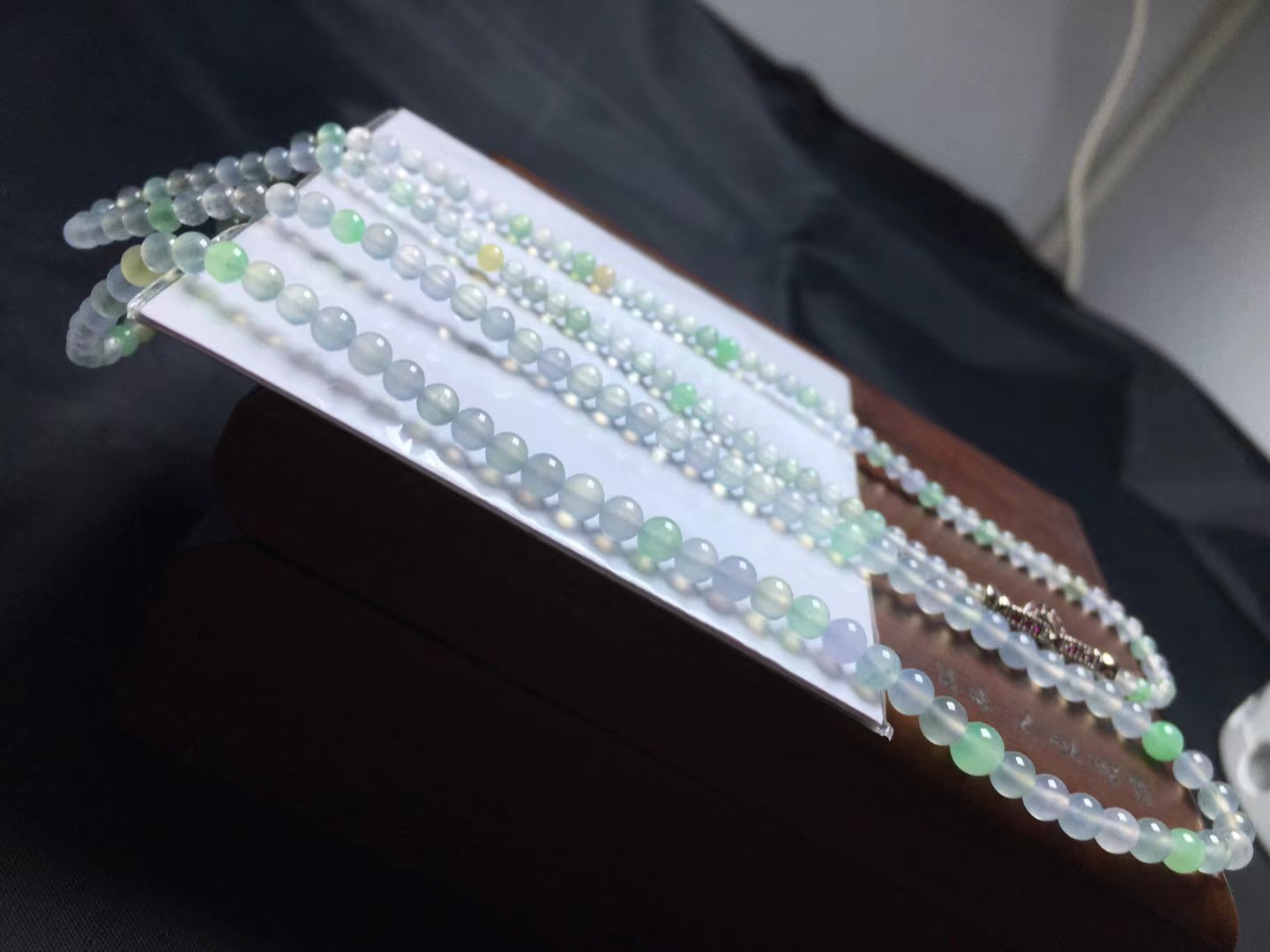 ️ 彩珠链，卡4.5～3.2mm，186颗，种好，玉质细腻，透水润，均匀，色彩清新