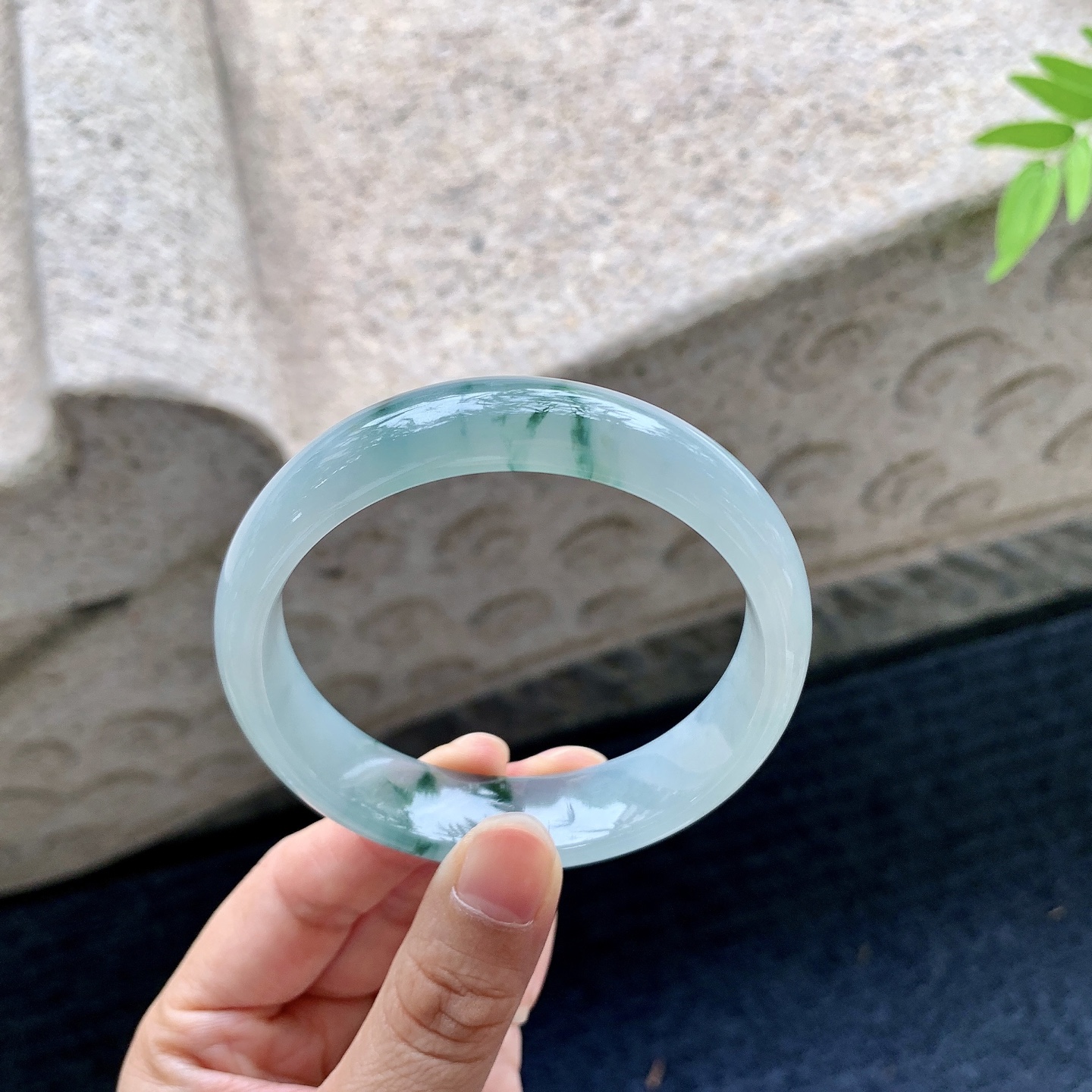 正圈57 58，圈口58/14.7/7.3，编码DMQ090346，糯冰飘花，水润，种老，细腻，打灯有絮线