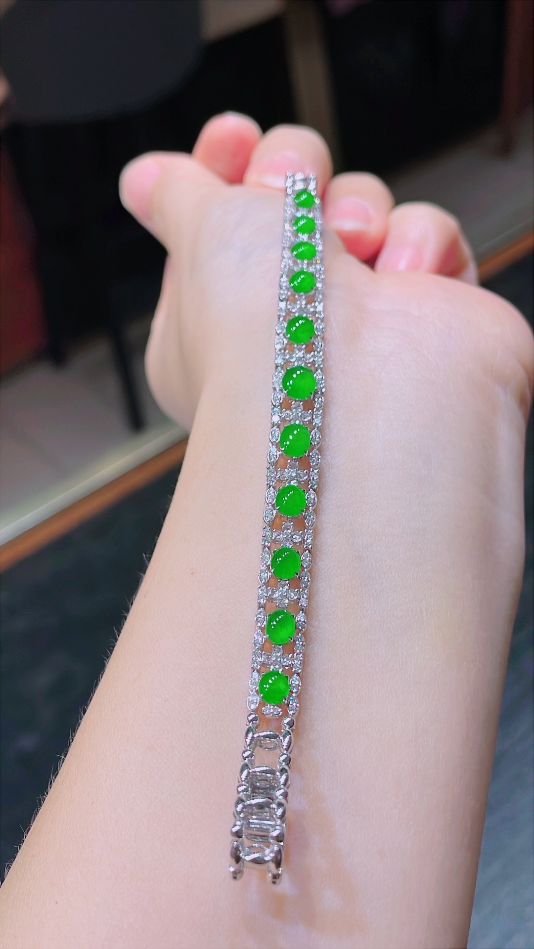 冰绿手链，18k镶嵌，老种起光，细底通透，尺寸：4.3/3.9/3mm0902