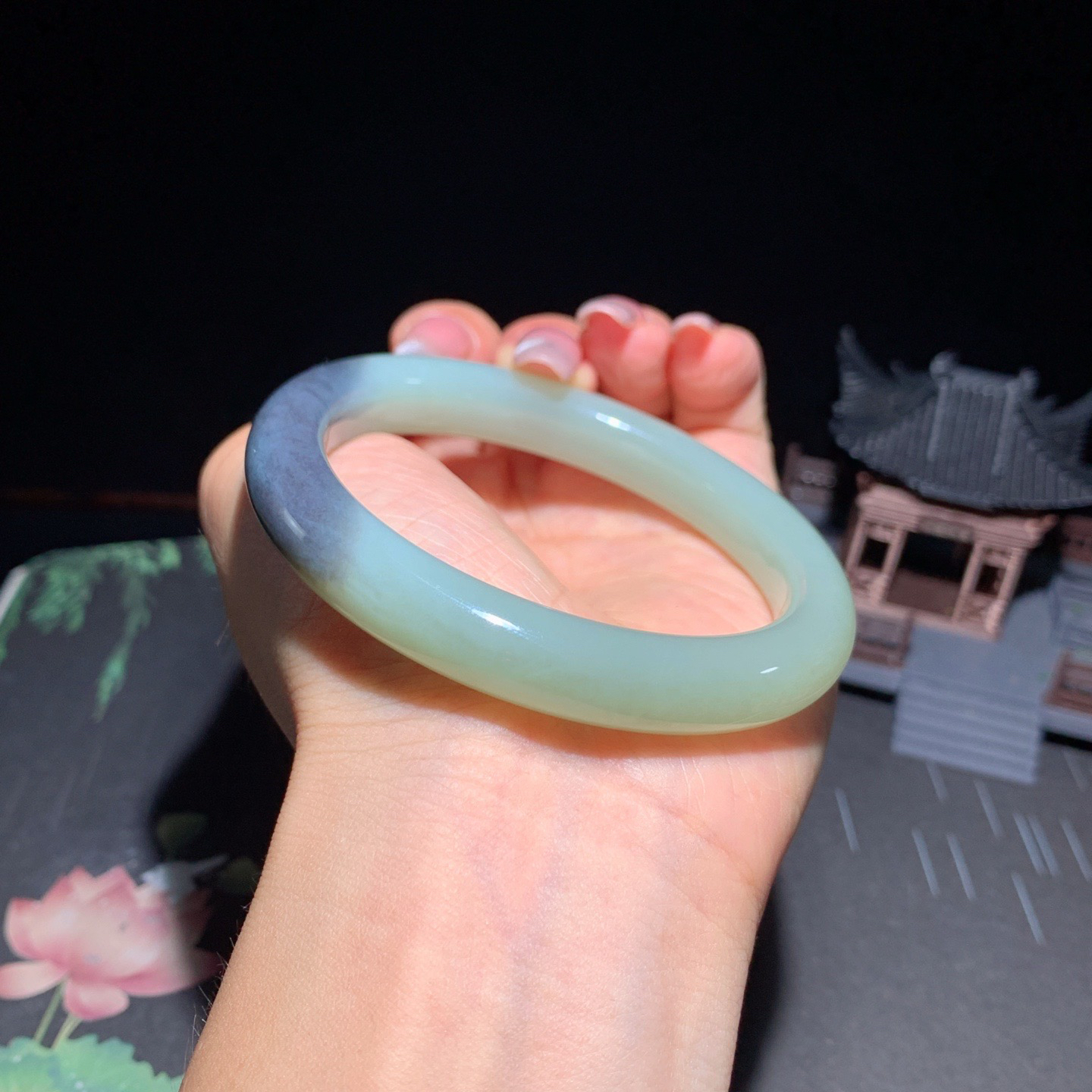 和田玉57.5圈紫罗兰色手镯！晴水加紫色，玉质细腻油润 底色纯净 无裂无杂 脂粉好，品质好！