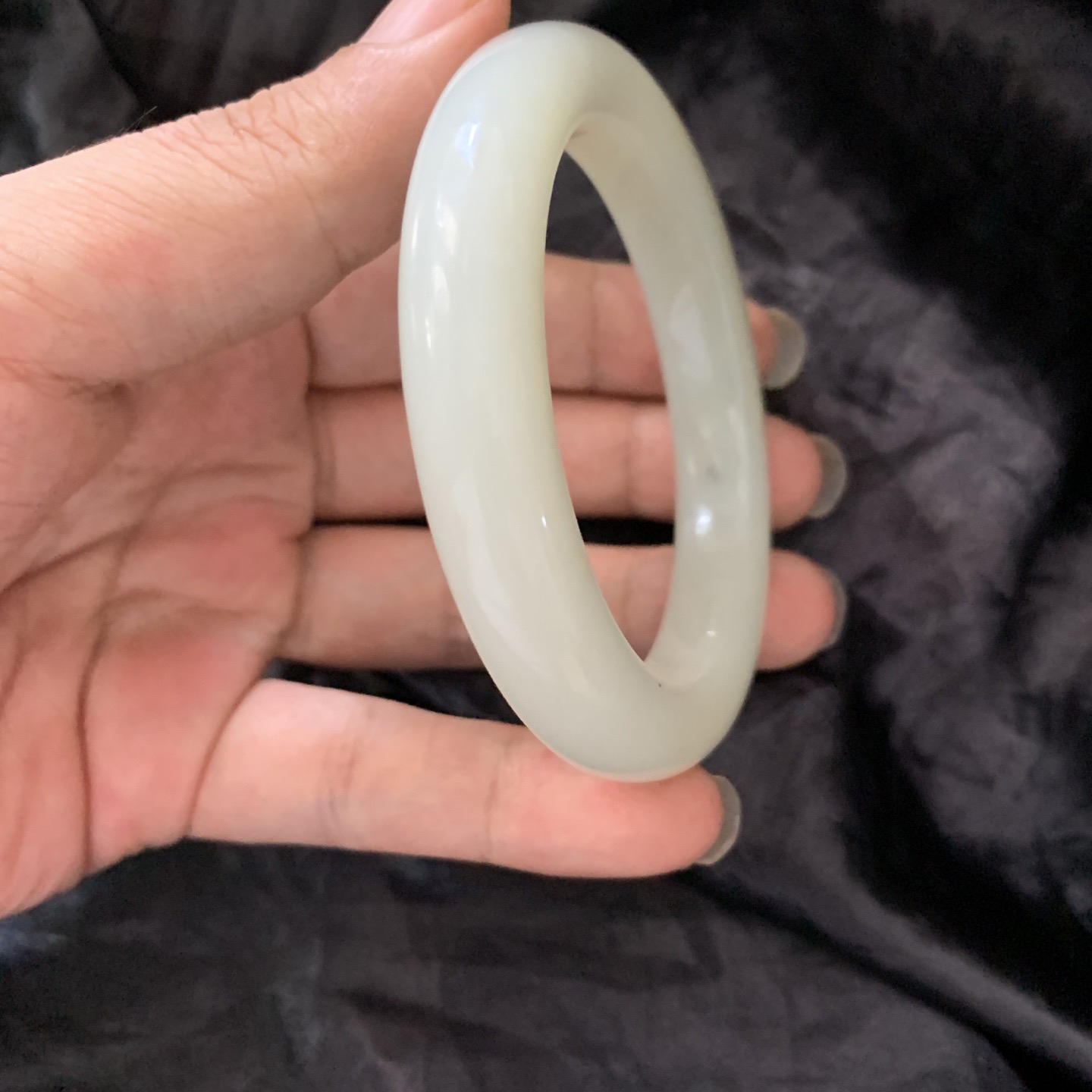 58圈口和田玉且末糖手镯，镯形好，你是我腕间的一抹风情，有你的日子尽显含蓄高贵典雅，品质高