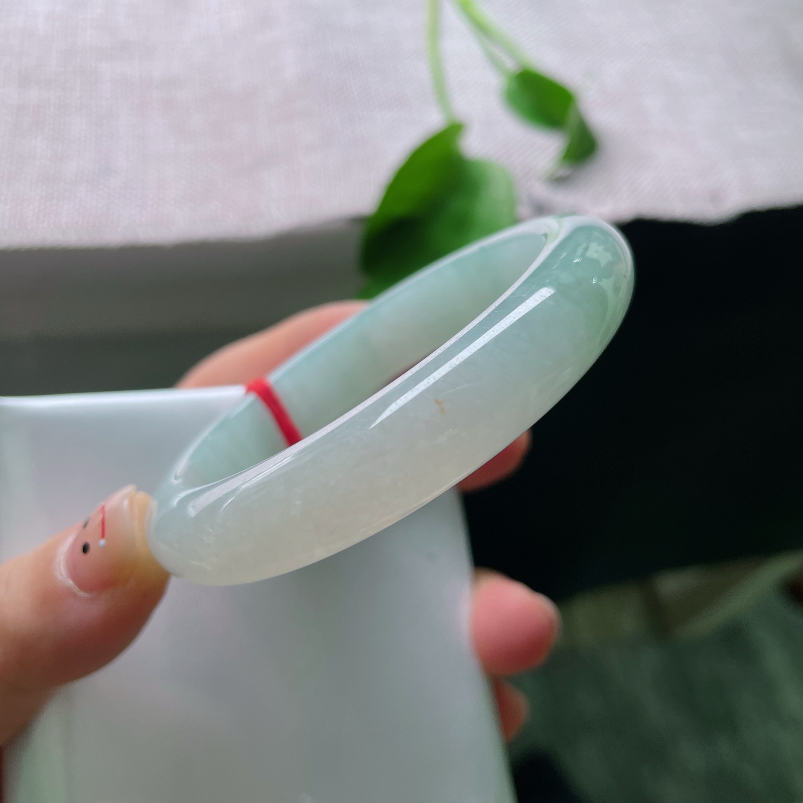 54.5/12/8.6，淡绿底正圈，清润柔光内敛柔和，简约形制衬出东方温润内敛之美ss58166a