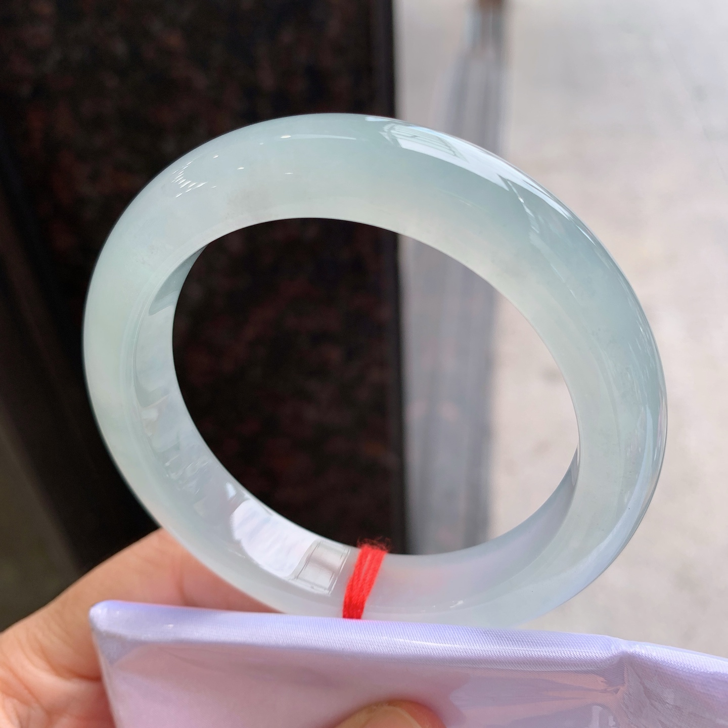 正圈冰晴，无裂，起荧光