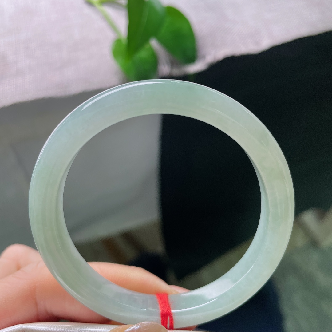 浅绿底正圈，果冻底，细润，素雅不张扬，佩戴不失甜美，皮纹，ss58011a