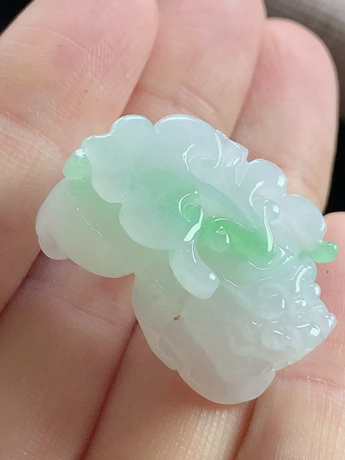 飘绿貔貅，招财，无裂，尺寸27.6-17.2-14.3mm，J02ayd
