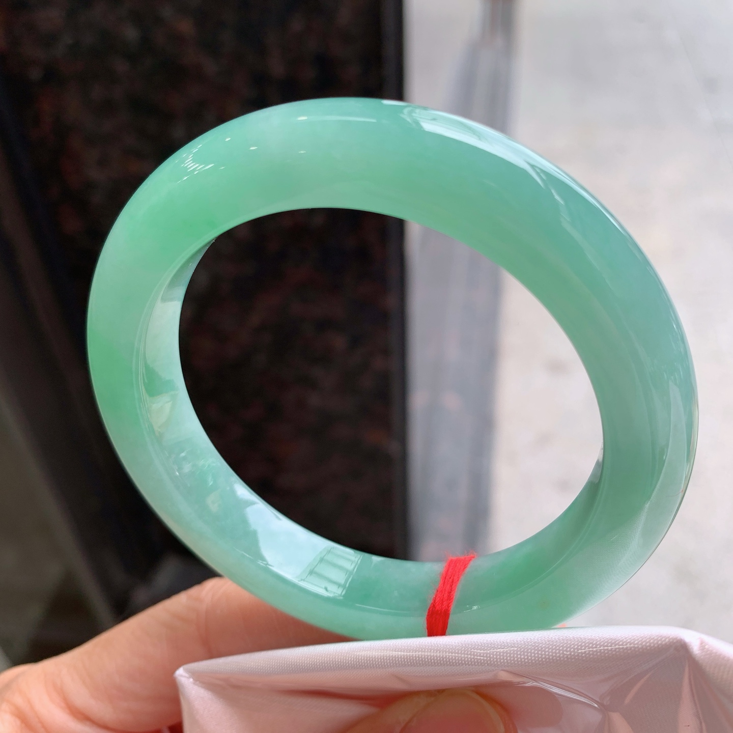正圈飘绿，无裂，细腻