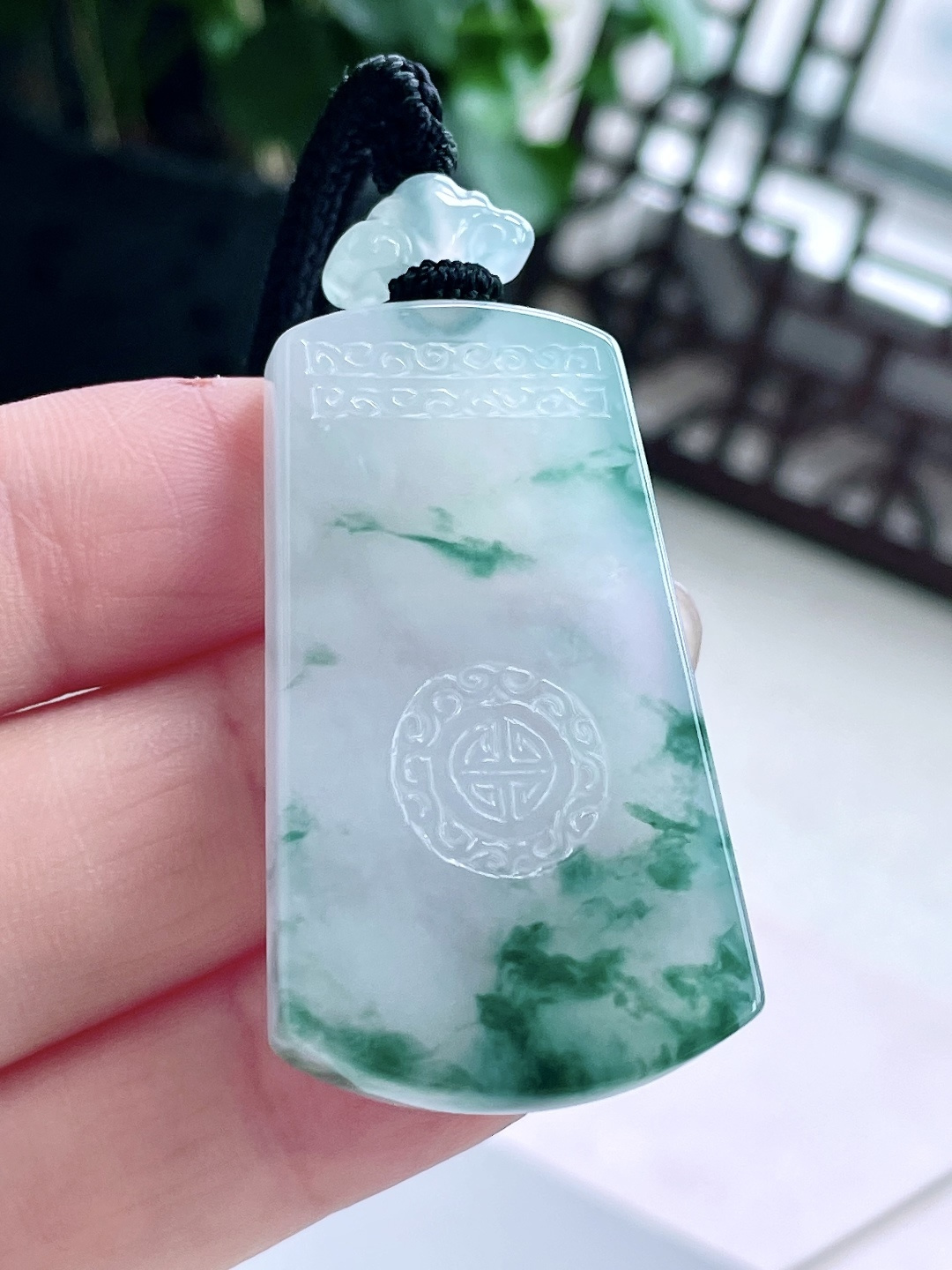 冰飘花仿古牌无事牌吊坠，无裂，飘花厚装，尺寸43-25-6，重量20克