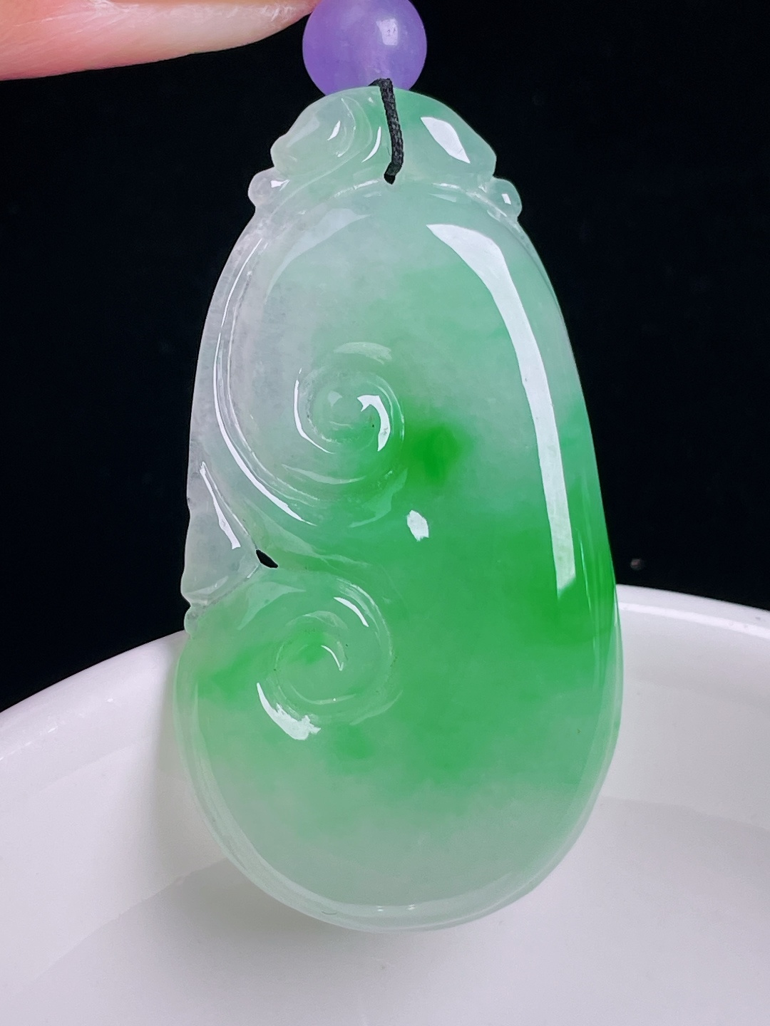️辣绿如意，老种起光，细底通透，尺寸：43.4/23.7/5.5mm0902
