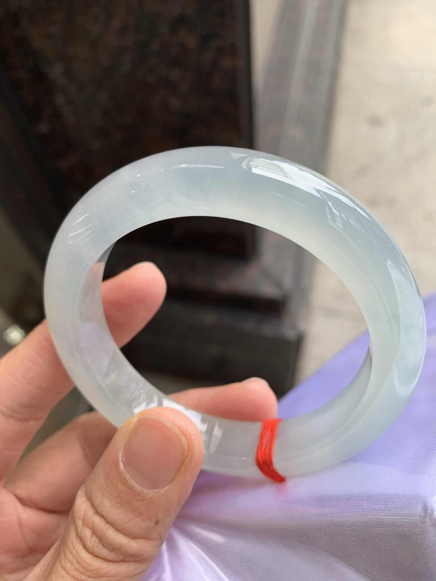 正圈冰晴，无裂，起荧光