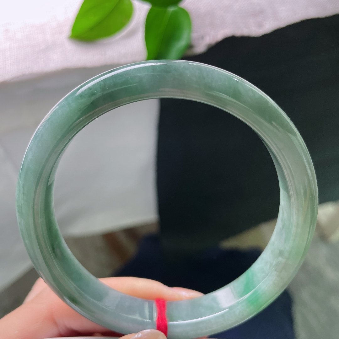 油青正圈，大圈口，水头好，一抹翠色更添新意，自带芳华，晶体，ss58021a