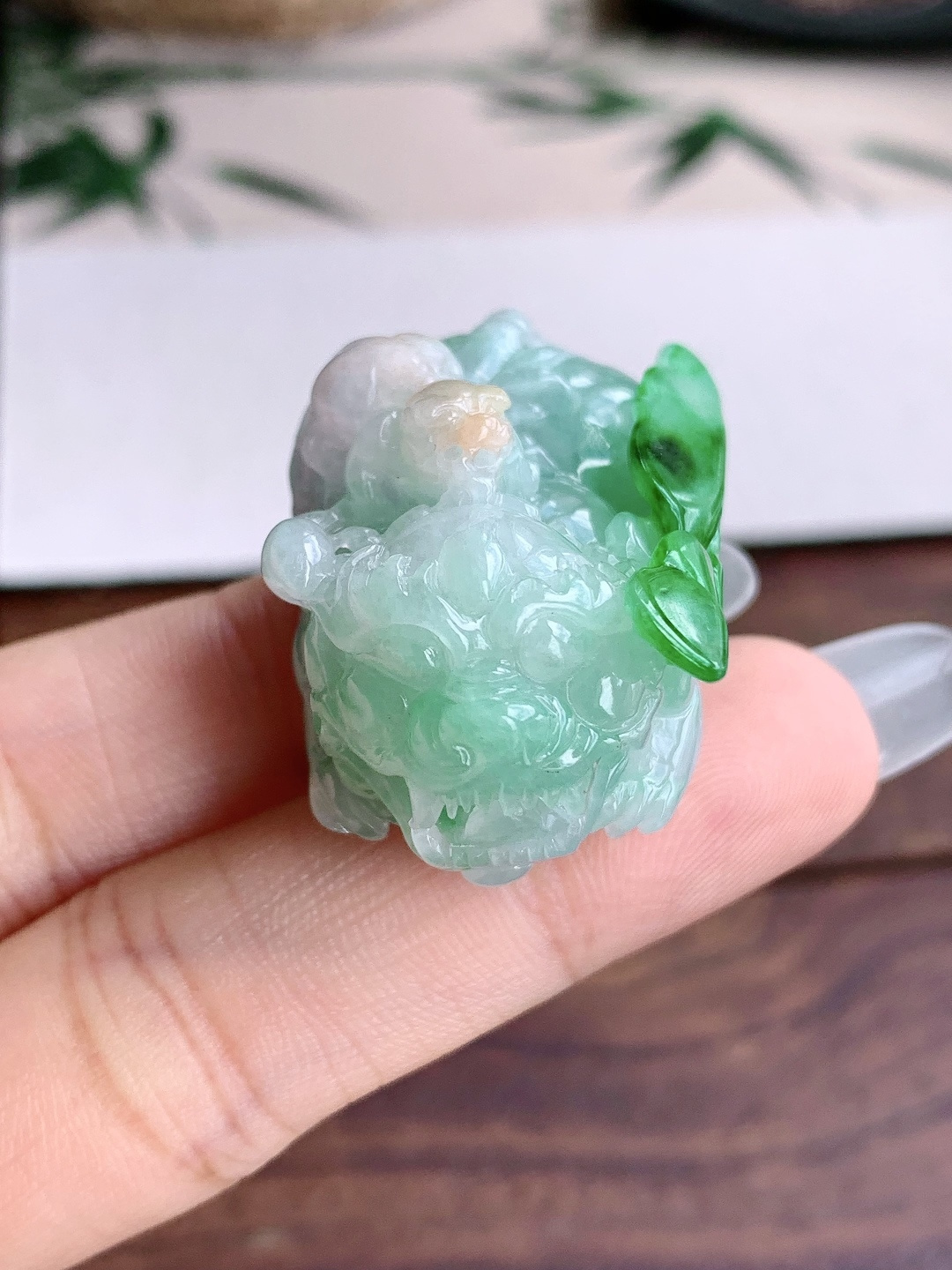 糯冰飘阳绿貔貅吊坠,缅料,性比高,超厚,尺寸46.3-23-21.3,重量33.6克