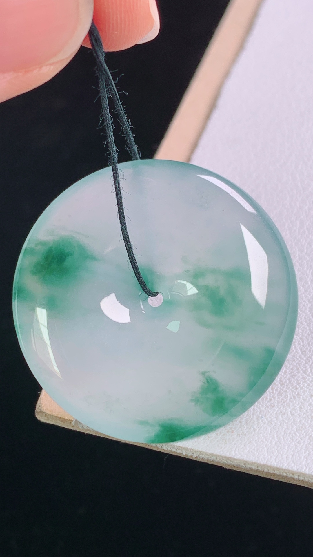冰飘花平安扣，花色灵动，水润清透，无裂，尺寸:32.6-6.3mm