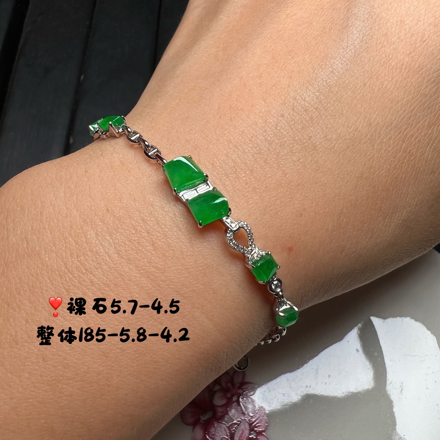 18k金钻石镶嵌冰种阳绿随形切割面翡翠手链设计款天然缅甸A货