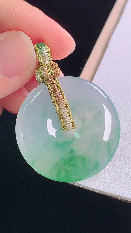 冰飘绿平安扣，无裂，尺寸:31.1-5.4mm