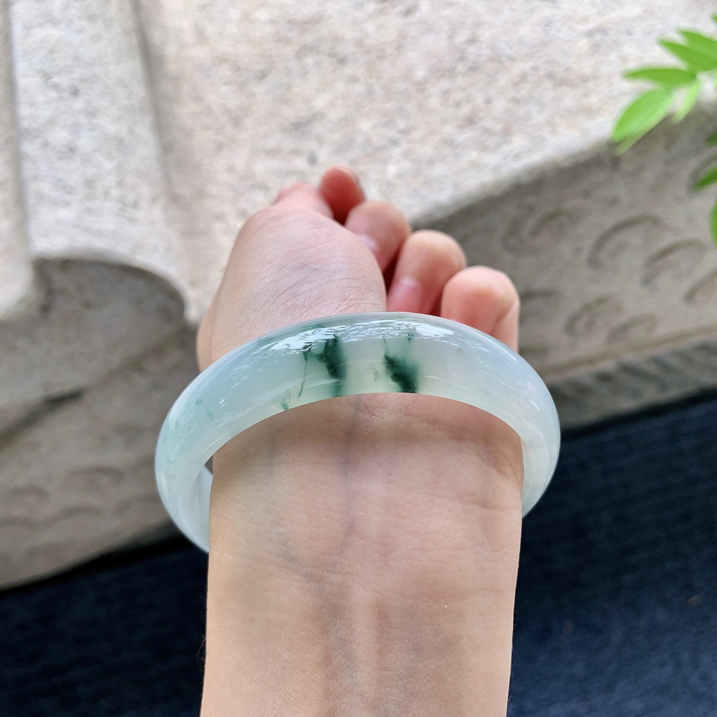 正圈57 58，圈口58/14.7/7.3，编码DMQ090346，糯冰飘花，水润，种老，细腻，打灯有絮线