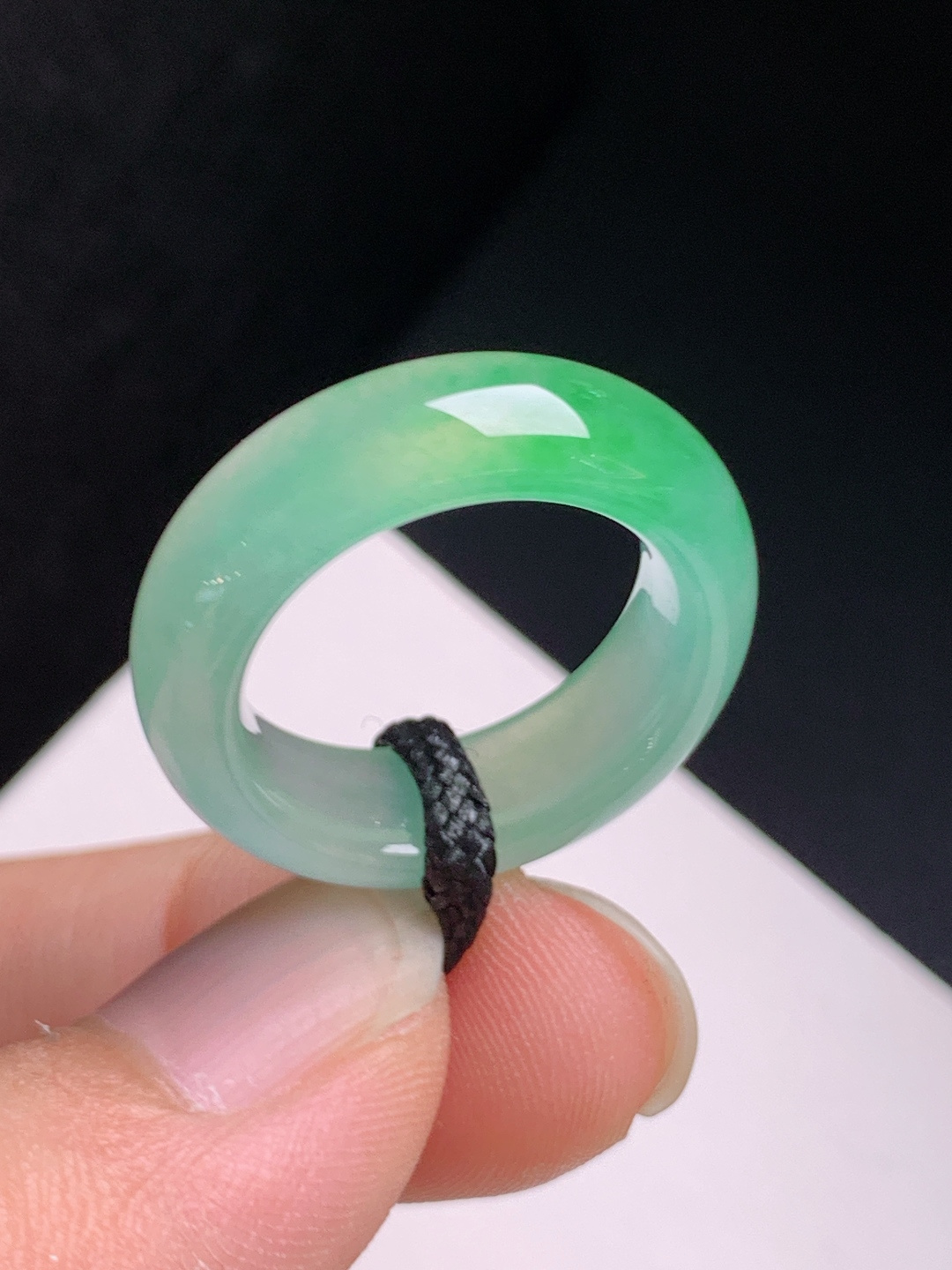 冰甜绿指环，胶感满满，清新明媚，简约耐看